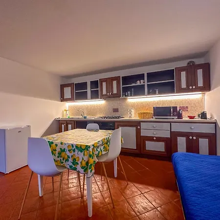 A Due Passi Dal Con Box * Dorio