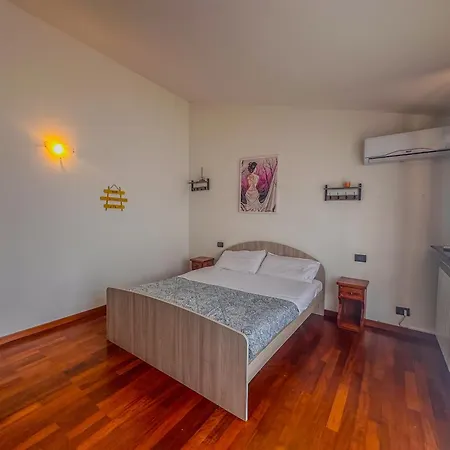 A Due Passi Dal Con Box *