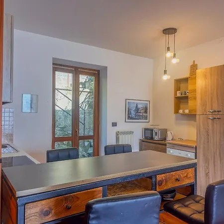 A Due Passi Dal Con Box