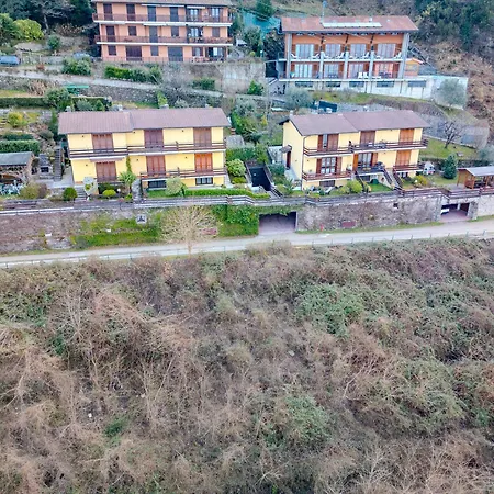 A Due Passi Dal Con Box * Dorio