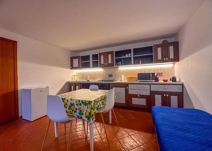 A Due Passi Dal Con Box * Dorio